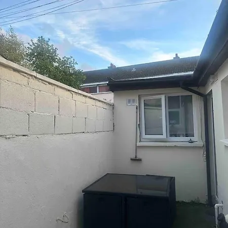 Private Cosy Studio - A1 Location Apartment
